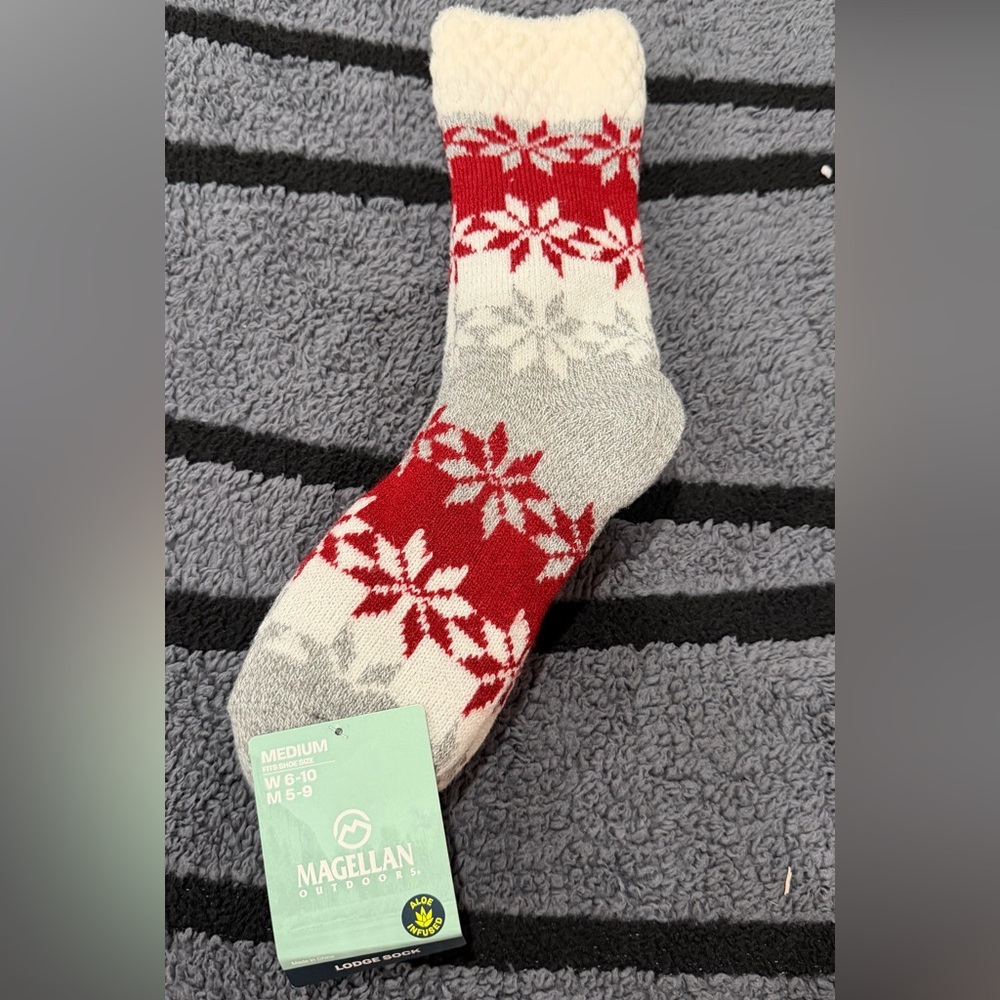 Magellan Outdoors Women's Festive Red and Cream Snowflake Socks